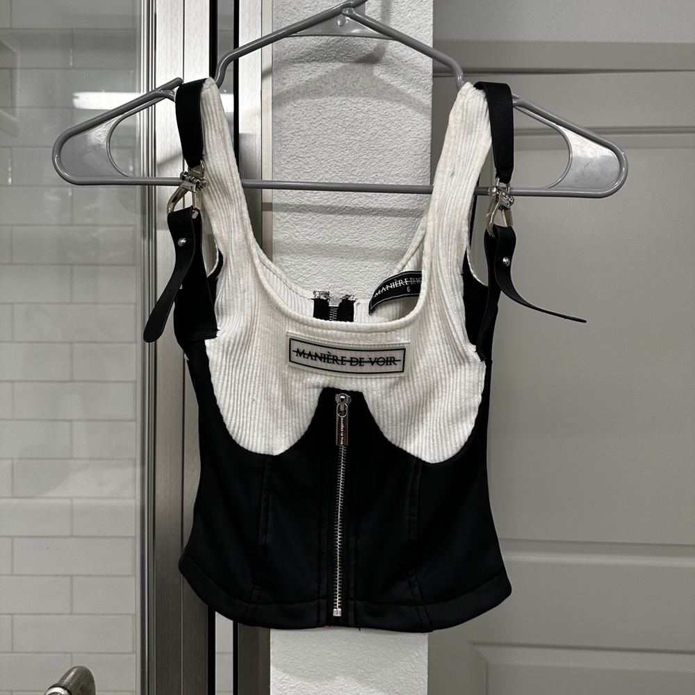 Manière De Vior ‘Vegan Leather Corset Top in white
